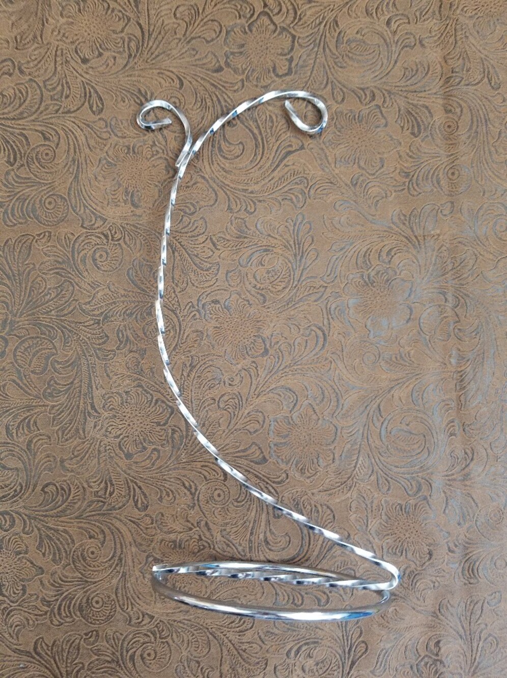 Decorative Twisted Metal Ornament Stand in Silver Suncatcher Display 9 Inch